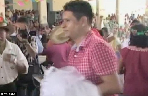 First a crocodile and now a gigantic anaconda. Commuters and pedestrians on B